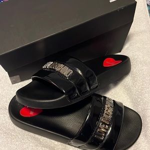 WOMENS LOVE MOSCHINO SLIDES SIZE 40(9US)